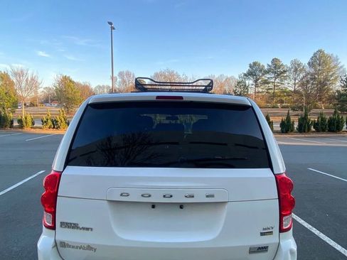 Used 2017 Dodge Grand Caravan SXT image 7