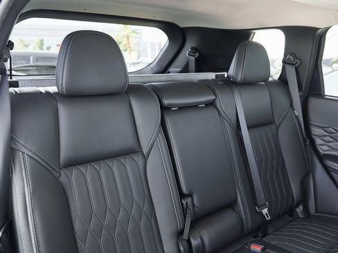 Used 2025 Mitsubishi Outlander SEL image 28