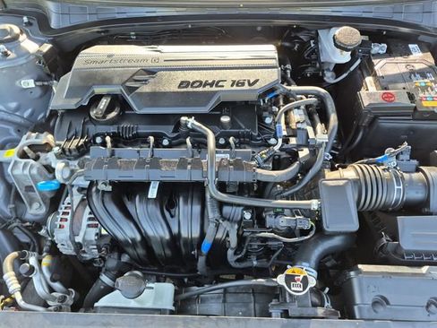 Used 2025 Hyundai Elantra SEL FWD image 37