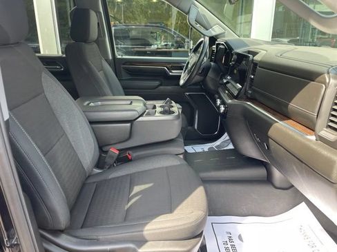 Used 2024 GMC Sierra 2500 SLE w/ SLE Value Package; AWD/4WD image 9