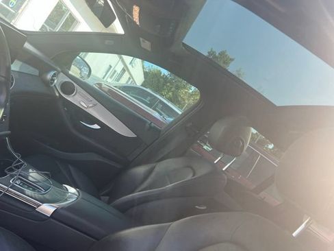 Used 2021 Mercedes-Benz GLC 300 4MATIC image 4
