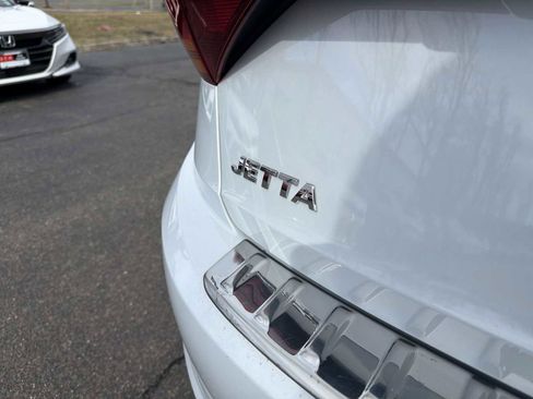 Used 2019 Volkswagen Jetta SEL w/ Cold Weather Package image 18