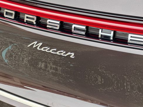 Used 2021 Porsche Macan Base image 29