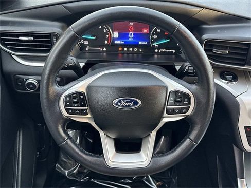 Used 2022 Ford Explorer XLT w/ Equipment Group 202A image 11