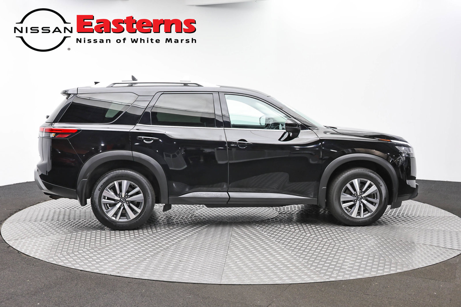 Used 2023 Nissan Pathfinder SL AWD/4WD image 4