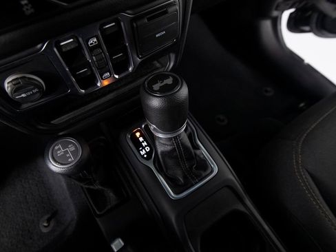 Used 2024 Jeep Wrangler Unlimited w/ Convenience Group AWD/4WD image 21