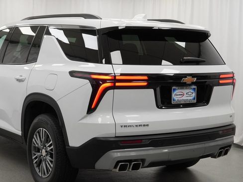 Used 2024 Chevrolet Traverse LT w/ Trailering Package FWD image 39