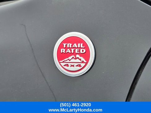 Used 2019 Jeep Cherokee Trailhawk w/ Comfort/Convenience Group AWD/4WD image 9