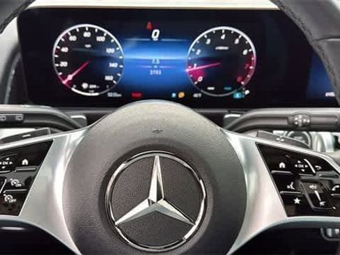 Used 2025 Mercedes-Benz GLB 250 4MATIC image 19