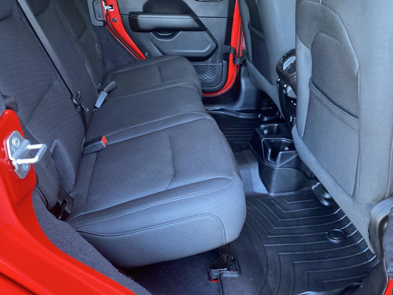 Used 2020 Jeep Wrangler Unlimited Sahara AWD/4WD image 8
