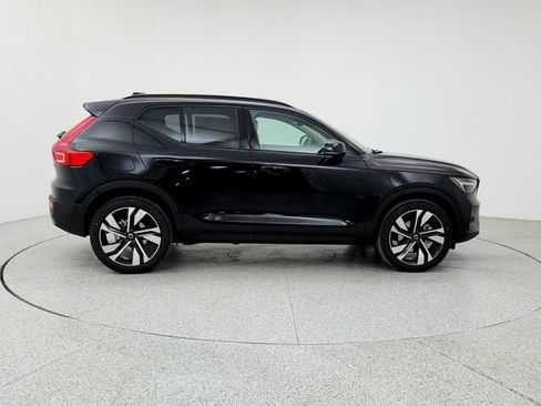 New 2026 Volvo XC40 B5 Plus w/ Climate Package image 4