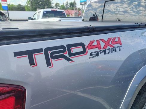 Used 2017 Toyota Tacoma TRD Sport w/ Premium & Technology Package AWD/4WD image 6