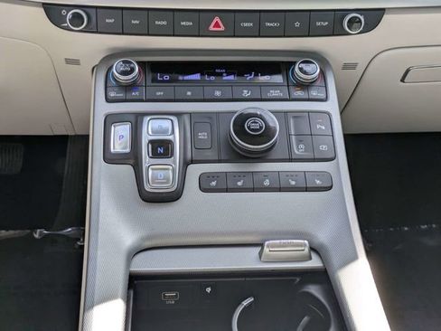 Used 2023 Hyundai Palisade Limited FWD image 17