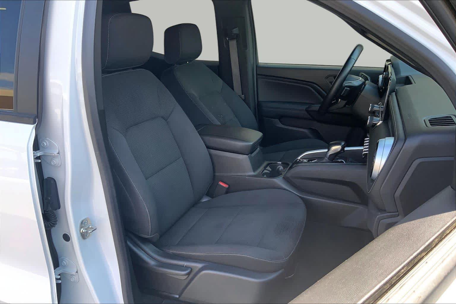 Used 2024 Chevrolet Colorado LT w/ LT Convenience Package II AWD/4WD image 9