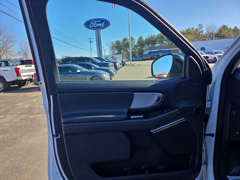 Certified 2025 Ford Expedition Active AWD/4WD image 5