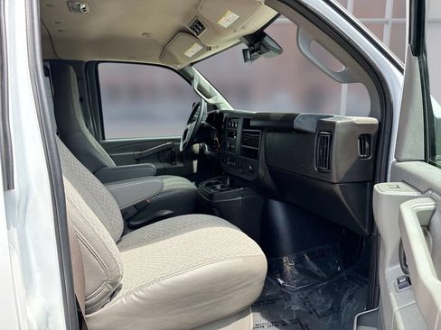 Used 2025 Chevrolet Express 3500 LT w/ LT Preferred Equipment Group RWD image 9