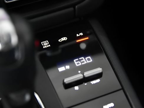 Used 2022 Porsche Macan image 21