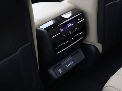 Used 2024 Acura MDX SH-AWD image 11