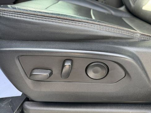 Used 2023 Chevrolet Suburban High Country image 12