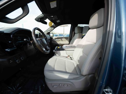 Used 2024 Chevrolet Silverado 1500 LT w/ Z71 Off-Road Package image 9