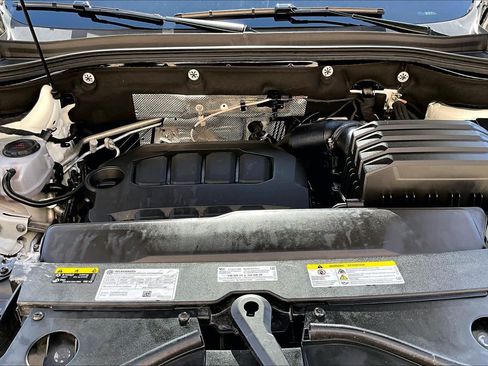 Used 2025 Volkswagen Atlas SE FWD image 32