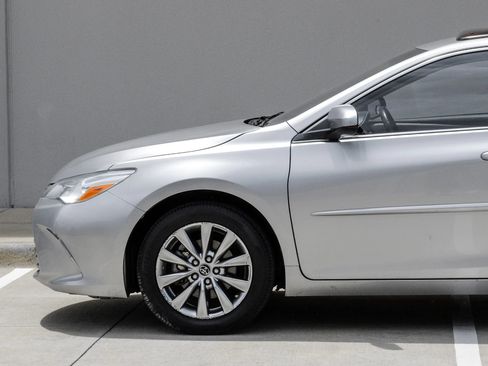 Used 2016 Toyota Camry XLE w/ Moonroof Package FWD image 14