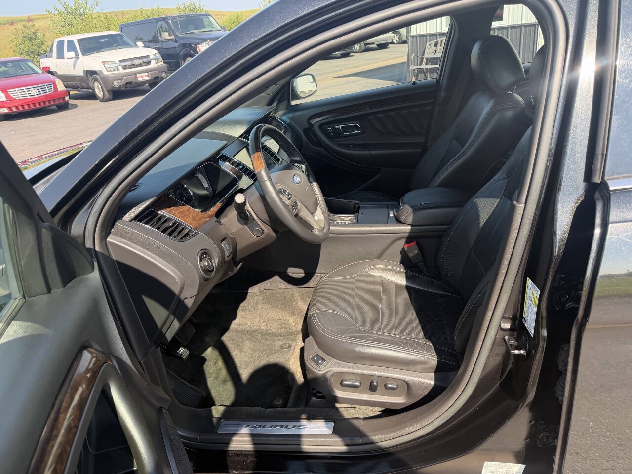 Used 2014 Ford Taurus Limited FWD image 10
