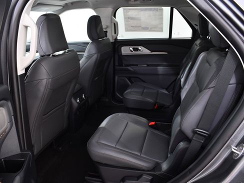 New 2025 Ford Explorer Active w/ Active Comfort Package image 16