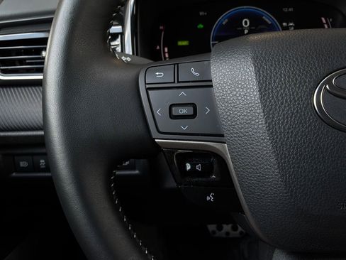 Used 2025 Toyota Camry SE FWD image 33