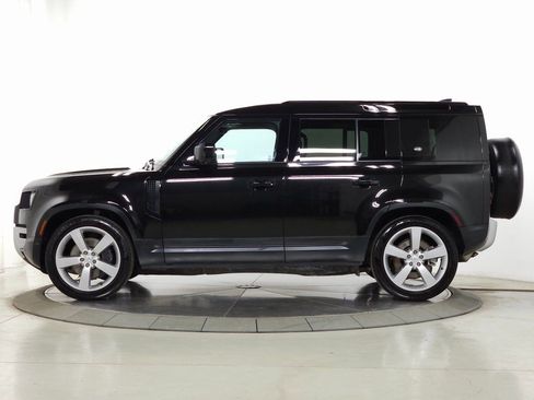 Used 2023 Land Rover Defender 110 SE image 2