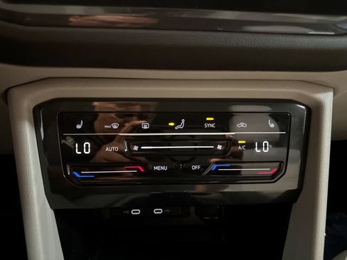 Used 2023 Volkswagen Tiguan SE FWD image 17