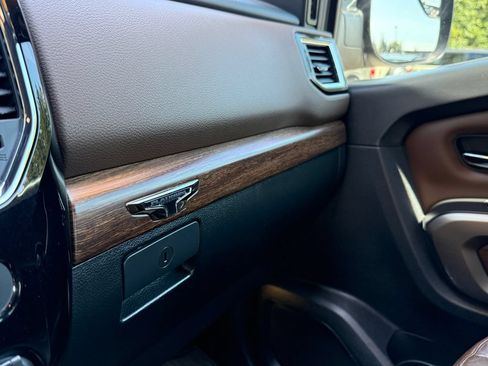 Used 2021 Nissan Titan Platinum Reserve w/ Moonroof Package RWD image 25
