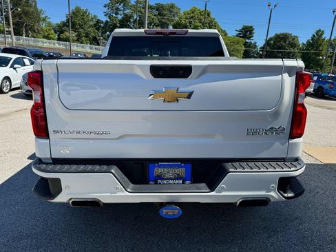 Used 2022 Chevrolet Silverado 1500 High Country w/ Technology Package AWD/4WD image 4