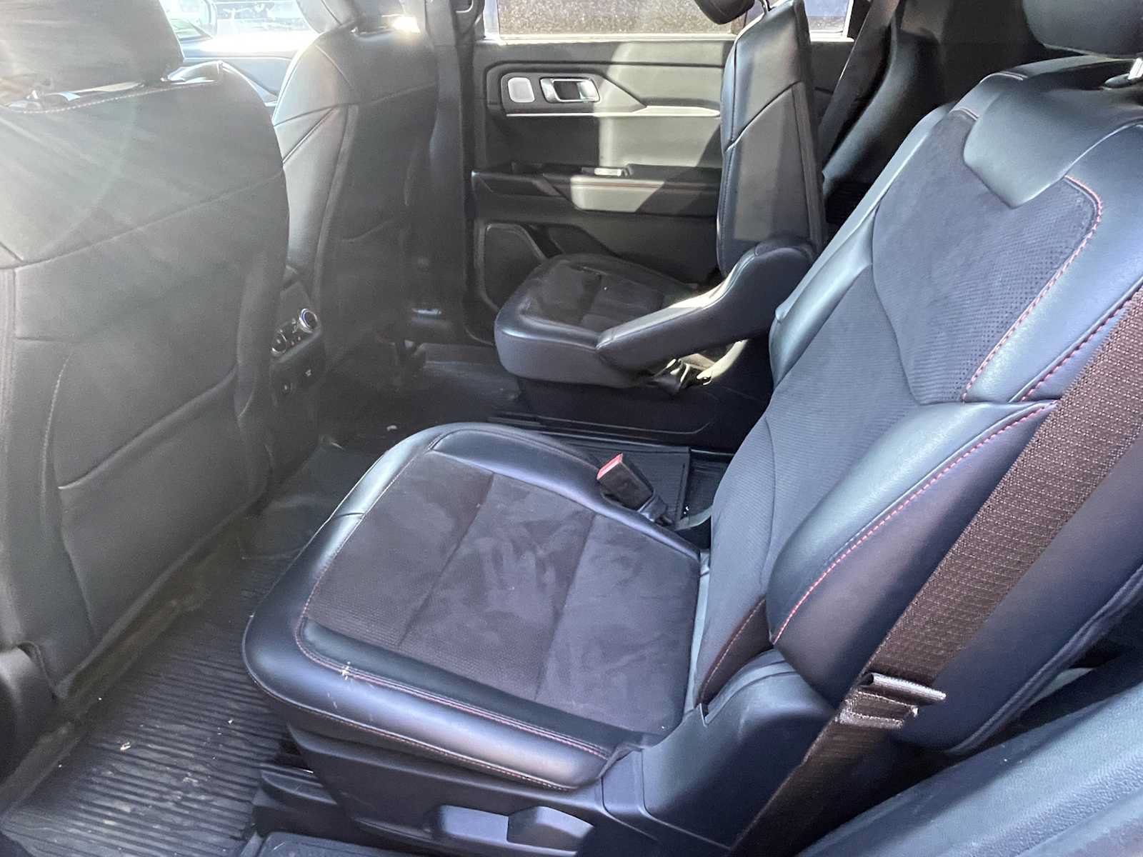 Used 2025 Ford Explorer ST AWD/4WD image 10
