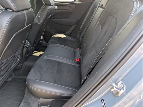 Used 2022 Volvo XC40 P8 Recharge Plus image 8