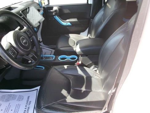 Used 2015 Jeep Wrangler Unlimited Sahara w/ Mopar Chrome Edition Group AWD/4WD image 10