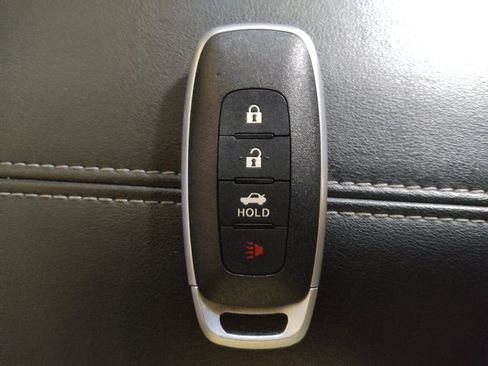 Used 2025 Nissan Sentra SV FWD image 32