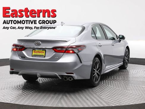 Used 2023 Toyota Camry SE image 5