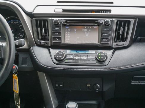 Used 2017 Toyota RAV4 XLE w/ Carpet Mat Package FWD image 16