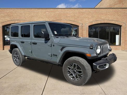Used 2026 Jeep Wrangler Unlimited Sahara AWD/4WD image 1