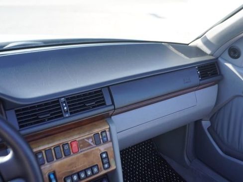 Used 1995 Mercedes-Benz E 320 Convertible image 22