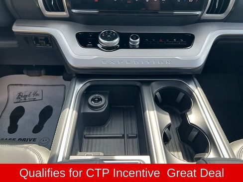 Used 2026 Ford Expedition Active AWD/4WD image 18