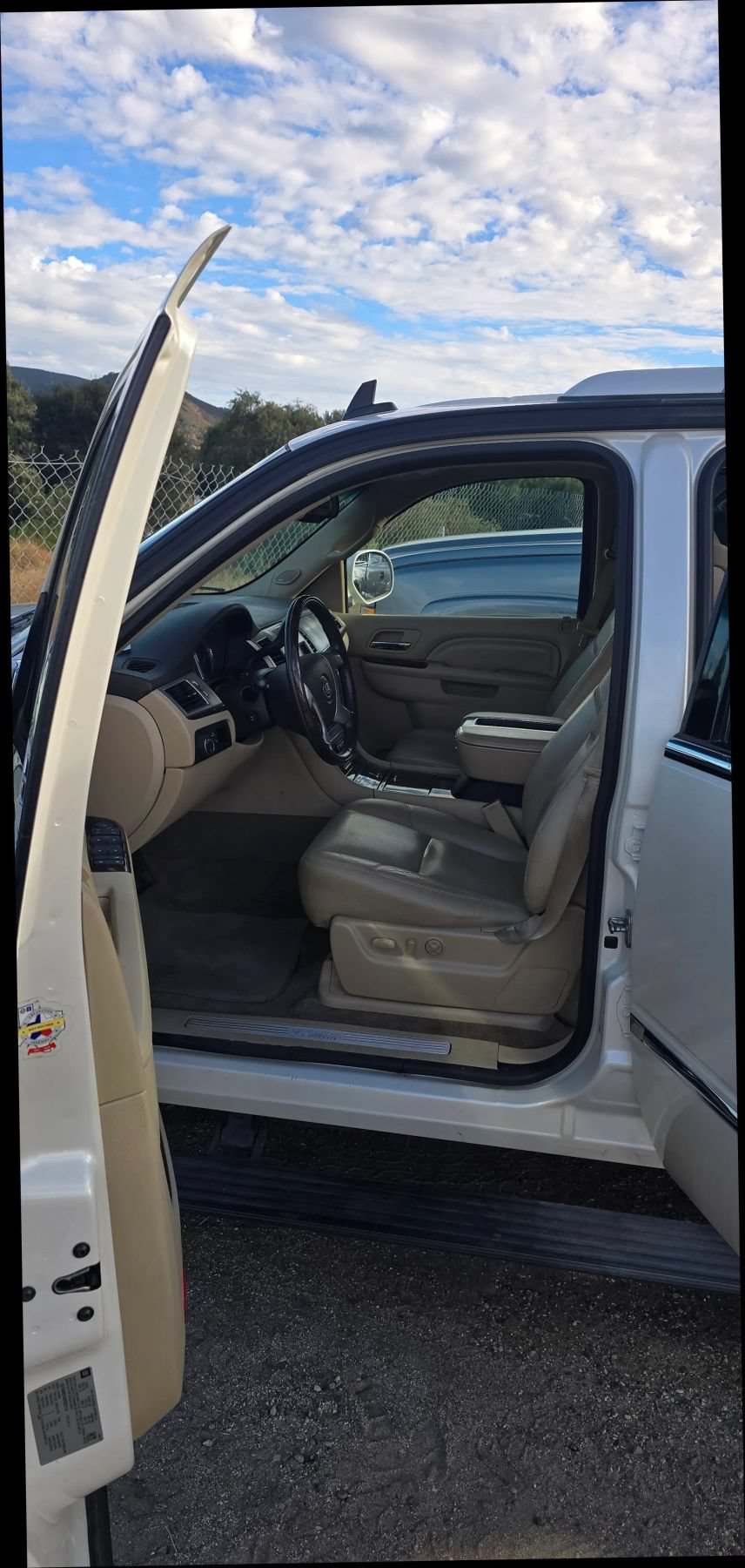 Used 2012 Cadillac Escalade ESV Luxury AWD/4WD image 25