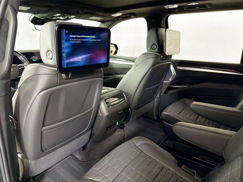 Used 2025 Cadillac Escalade ESV V w/ LPO, ONYX Package image 28