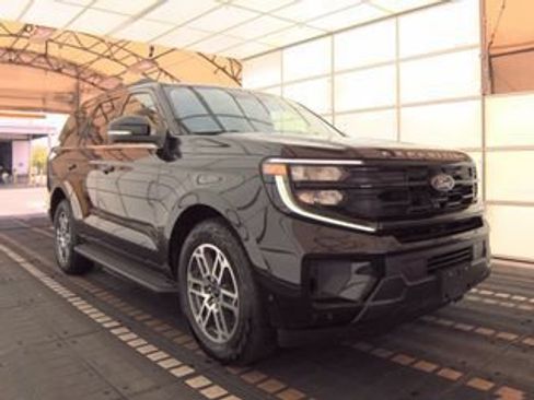 Used 2025 Ford Expedition Active AWD/4WD image 6