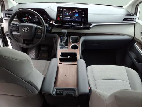 Used 2024 Toyota Sienna LE image 23