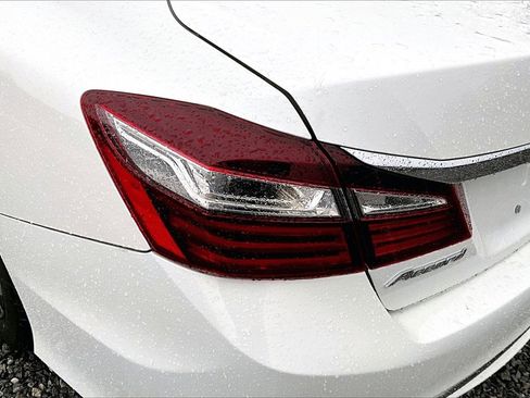 Used 2017 Honda Accord LX image 26