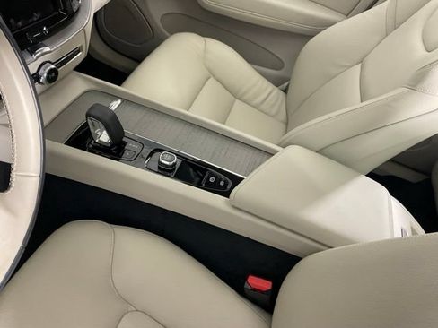 Certified 2024 Volvo XC60 T8 Plus w/ Protection Package Premier AWD/4WD image 16
