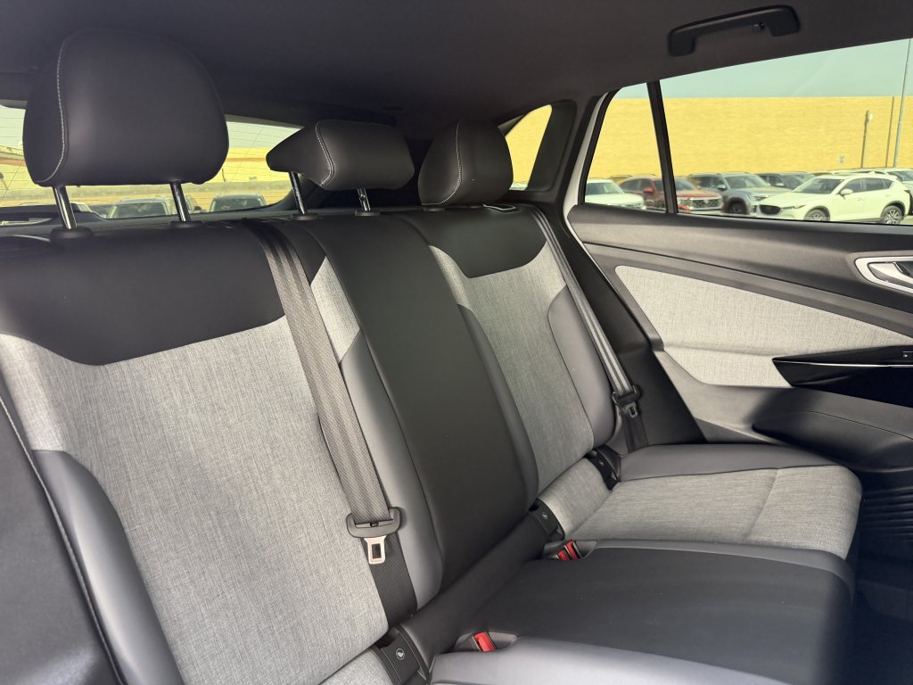Used 2025 Volkswagen ID.4 Pro RWD image 37