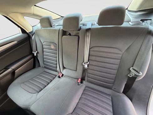 Used 2017 Ford Fusion SE FWD image 15